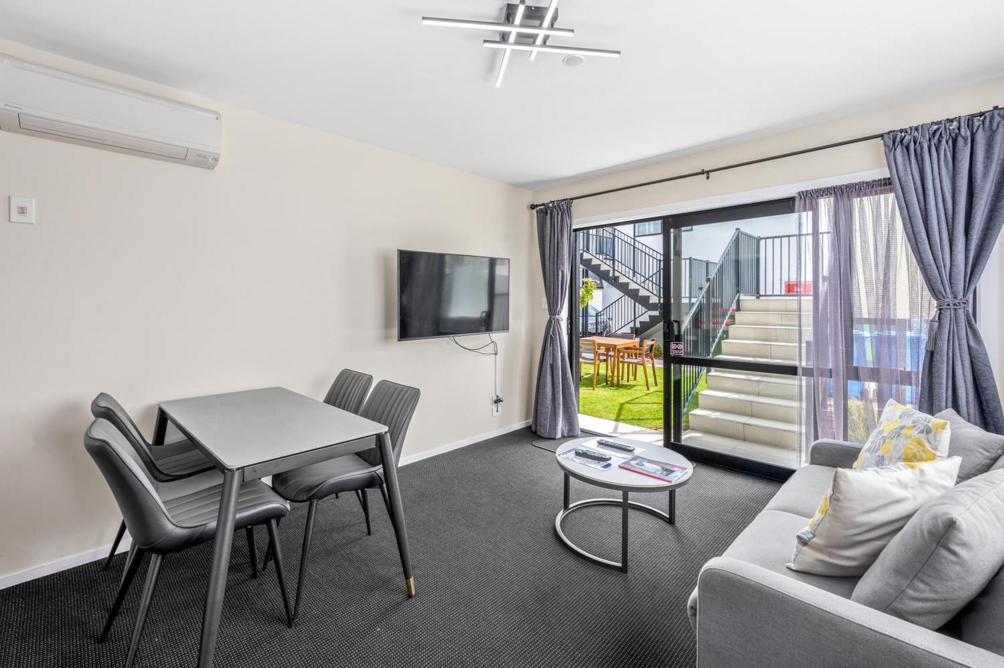 Asure International Motor Motel 4*